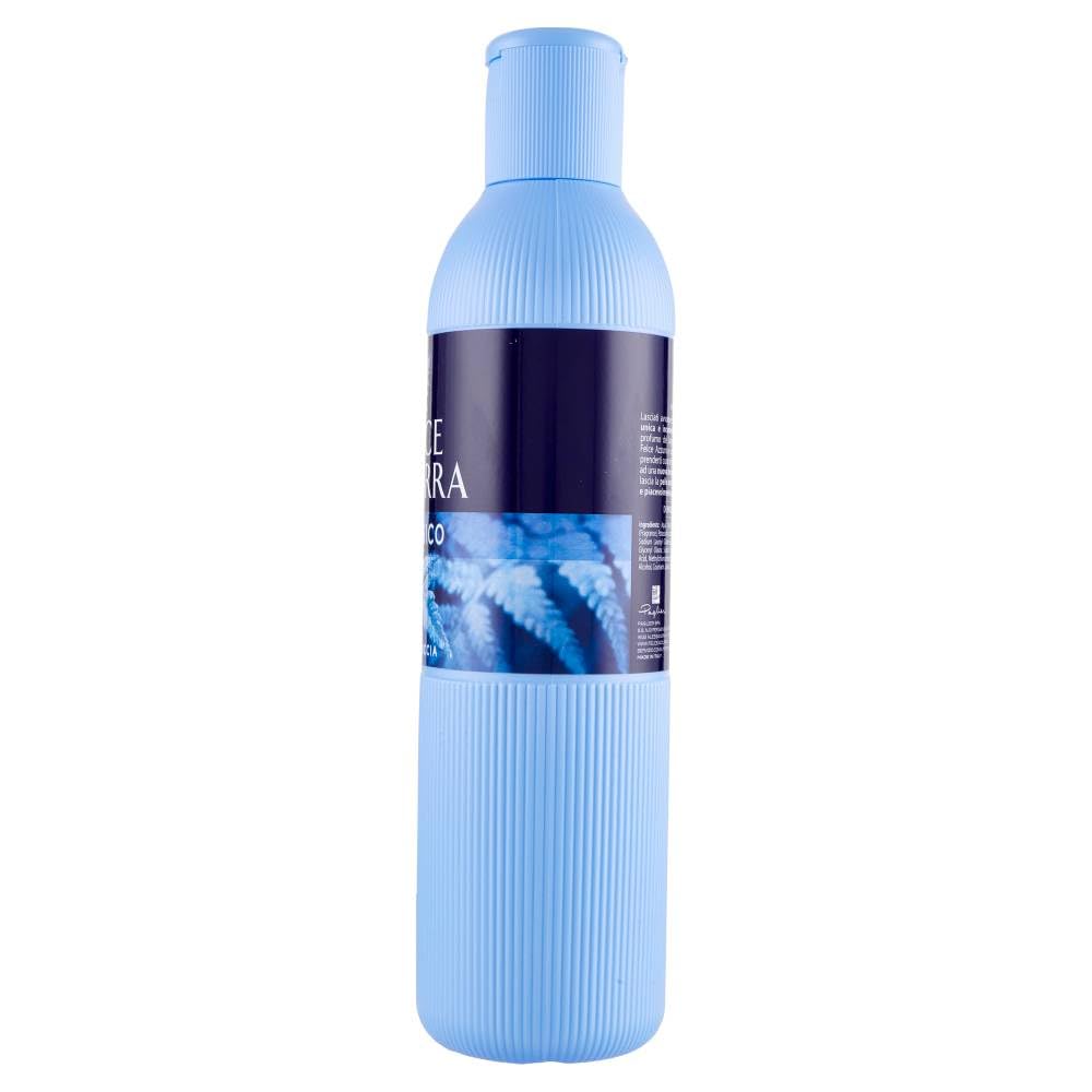 Felce Azzurra Original rich foam close-up for velvety cleanse.