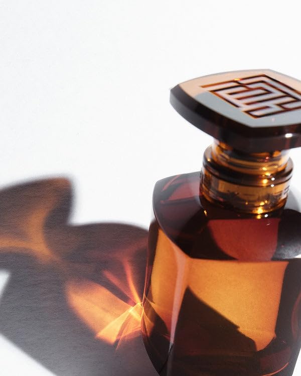 Fenty Eau de Parfum 1oz bottle close-up for everyday elegance