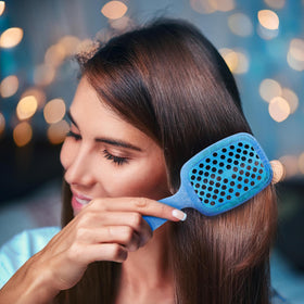 FHI Heat UNbrush Mini weighs only 1.2 oz for easy handling