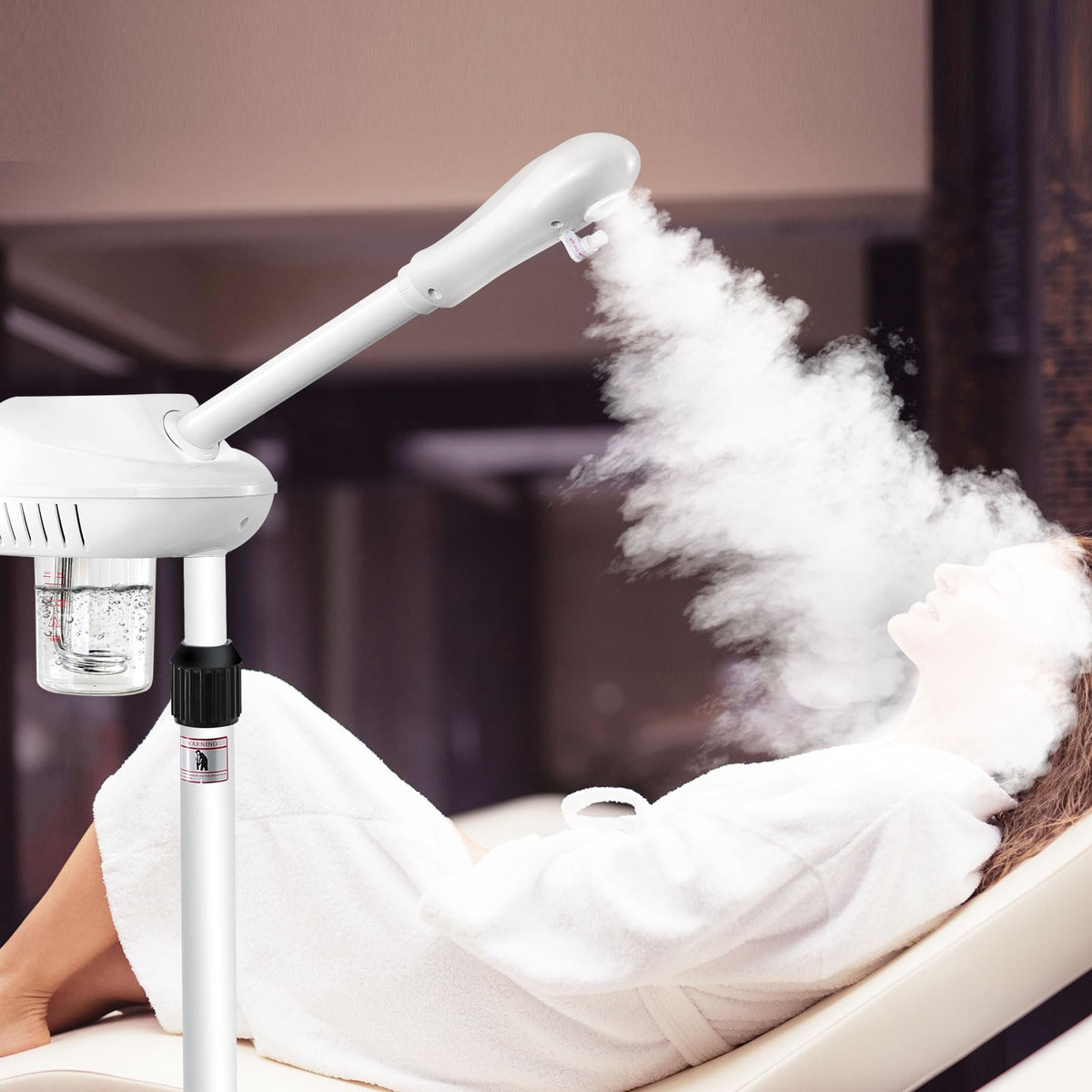 Findabetter steamer with 360-degree rotatable nozzle offers flexible positioning.