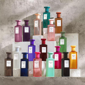 Elegant Rosa Lina packaging highlighting vegan and cruelty-free clean beauty.