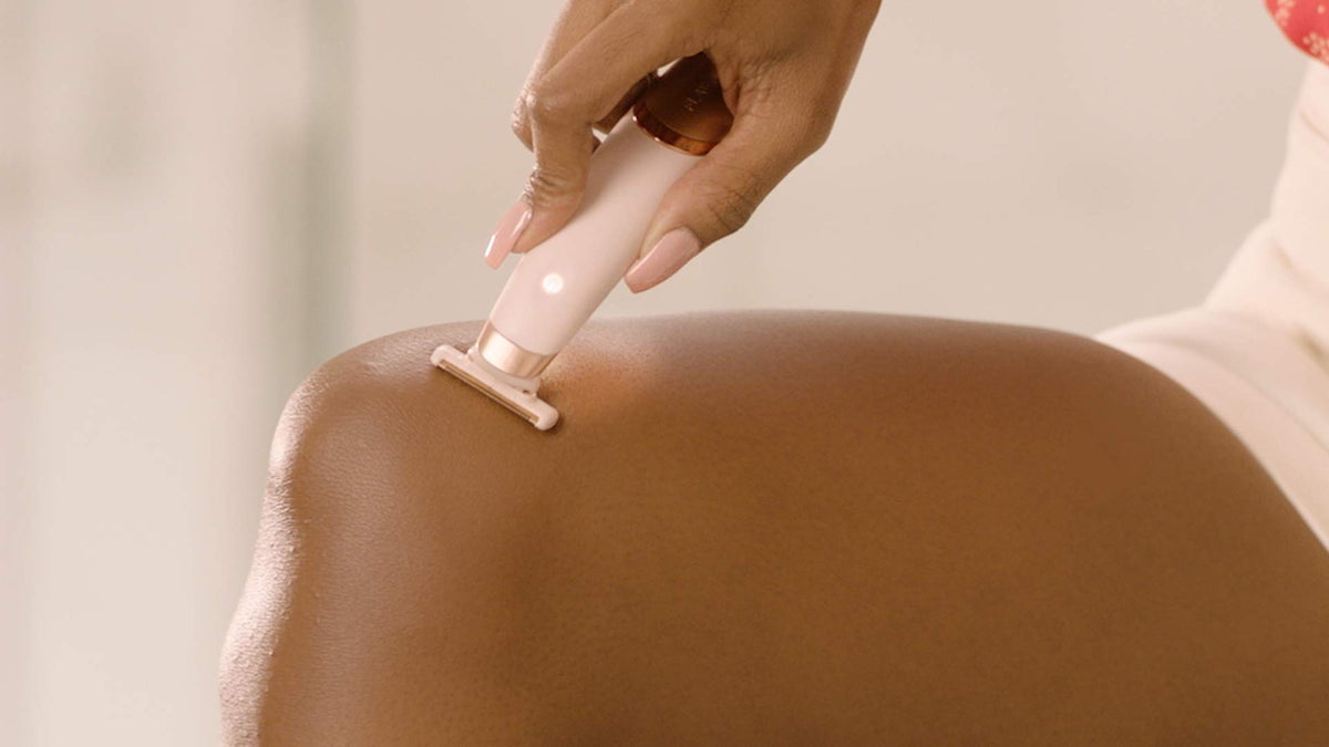 Finishing Touch Flawless Nu Razor safety guard enhances protection for sensitive areas.