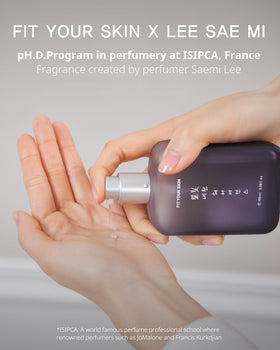 Perfumer-crafted floral musk scent lingers for a refined hair-care moment.