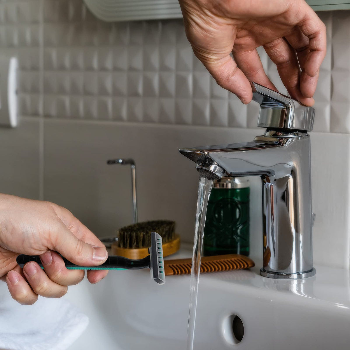 FKYzixeh twin blades razors, stainless steel durability for quick shaves.