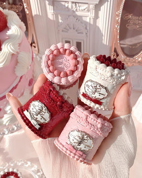 Flower Knows Cake Charm Set solid perfume for a lasting, subtle aroma