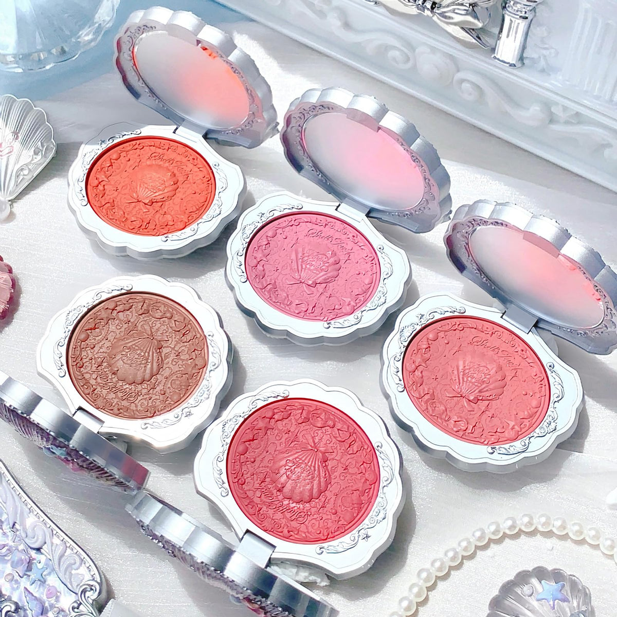 Flower Knows Shells Jewel vitamin E-infused formula nourishes during wear.