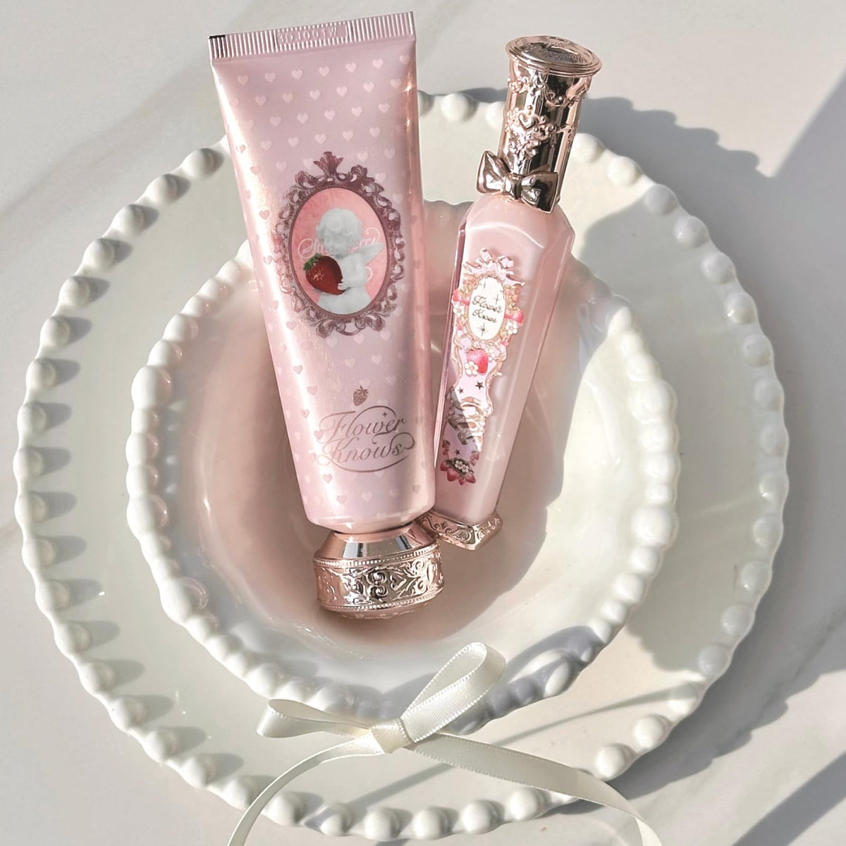 Gift-ready Flower Knows Strawberry Cupid packaging suitable for occasions.