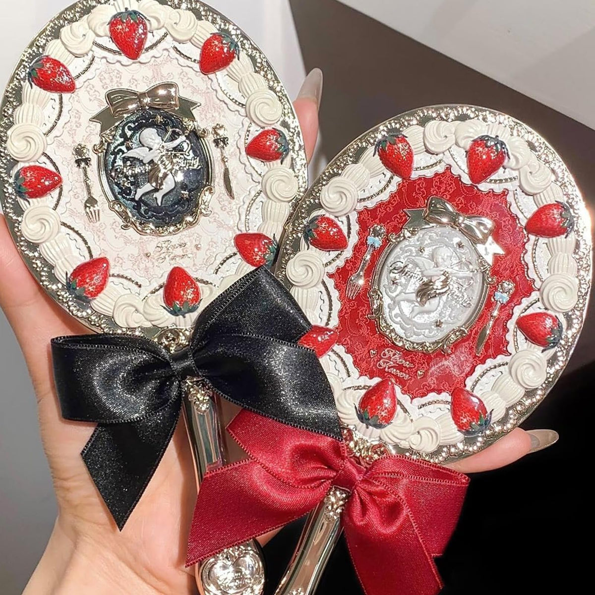 Flower Knows Strawberry Cupid Mirror, gift packaging, ready to delight on birthdays and holidays.