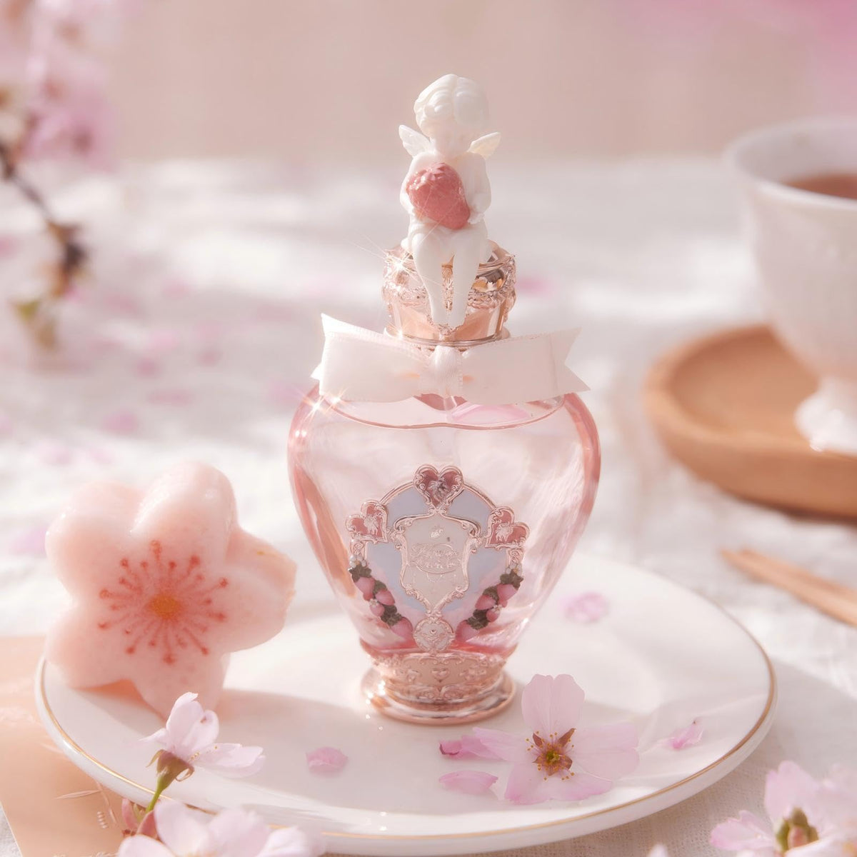 Flower Knows Strawberry Milk Shake bottle, creamy gourmand look with caramel hints.