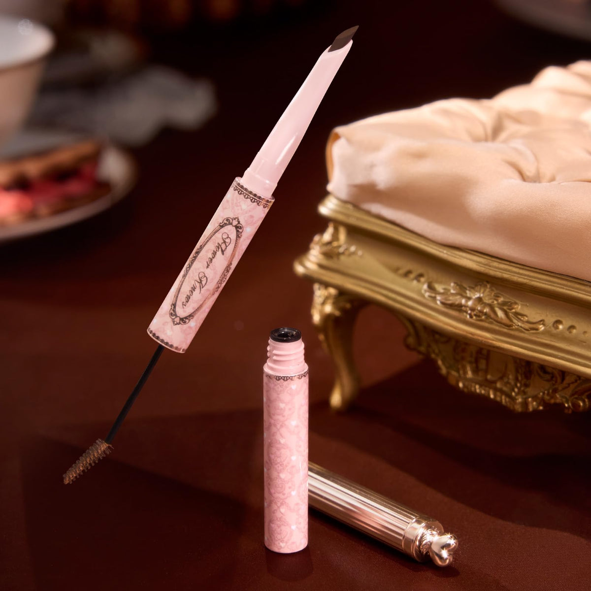 Flower Knows Sweetie Bear long-lasting, smudge-proof brow color.