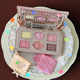 Flower Knows Sweetie Bear shimmer shades close-up for light-reflective highlights.