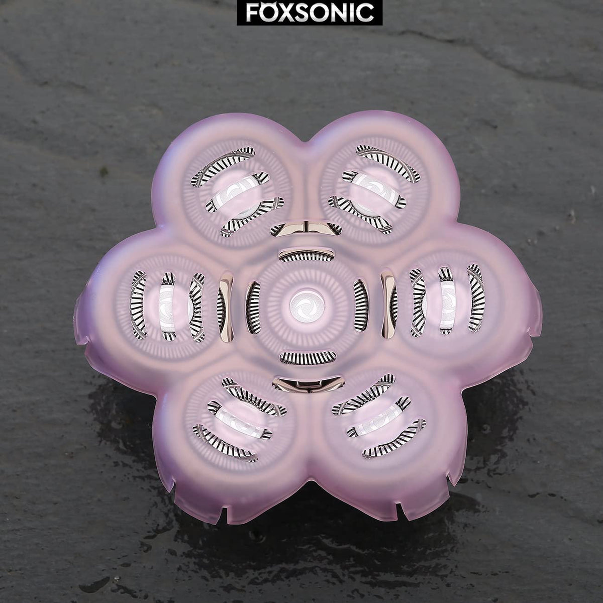 FOXSONIC 7 blades offer a larger contact surface for quicker passes.