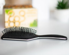 FRAMAR black paddle brush ergonomic handle for secure grip