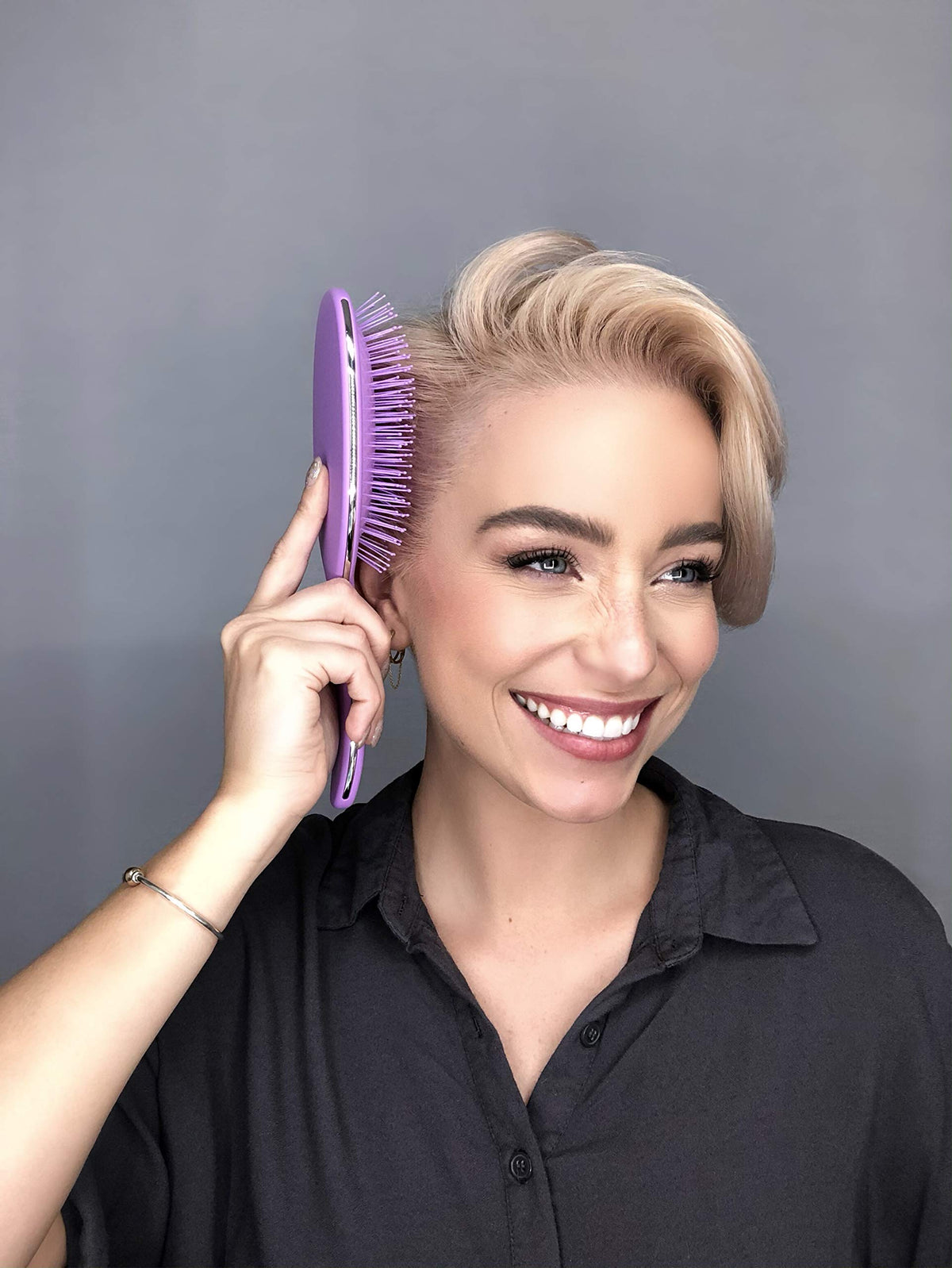Soft plastic bristles of FRAMAR detangling brush for painless detangling