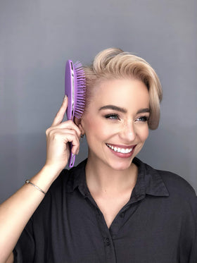 Soft plastic bristles of FRAMAR detangling brush for painless detangling