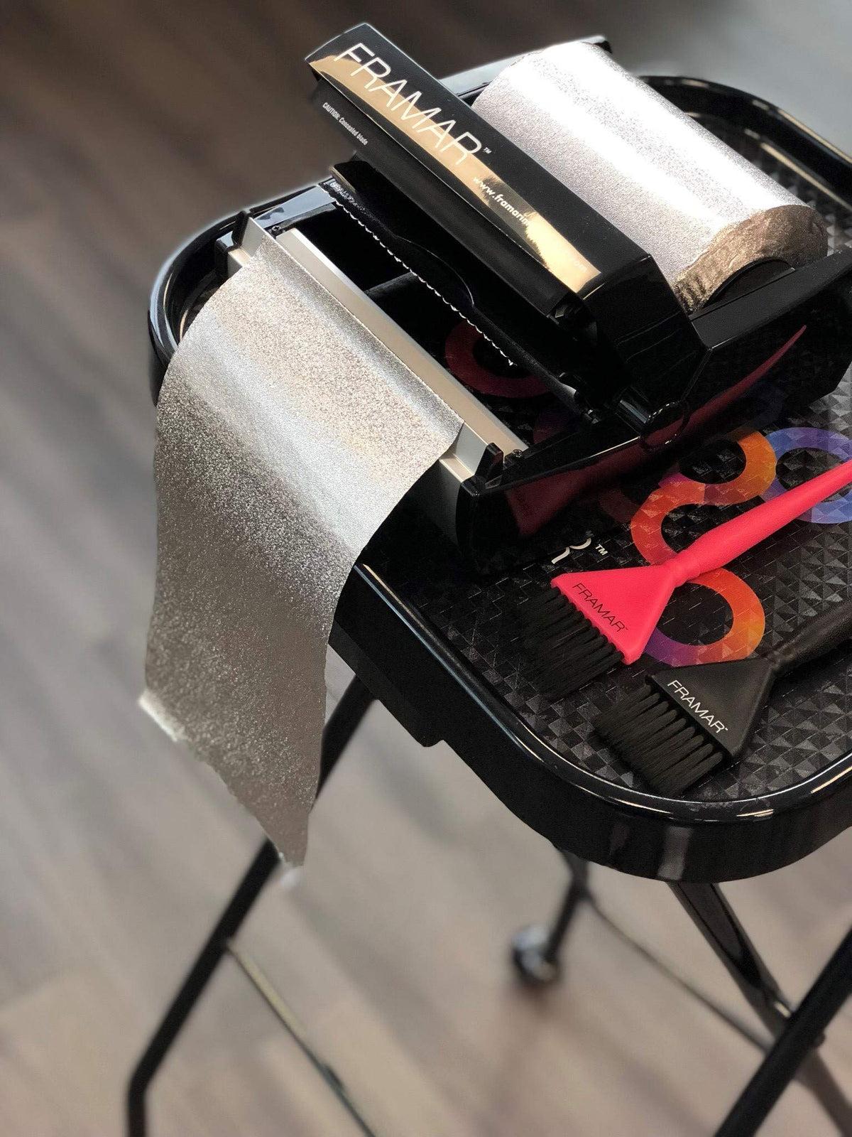 Framar Fold Freak one-handed operation highlights effortless use while coloring.