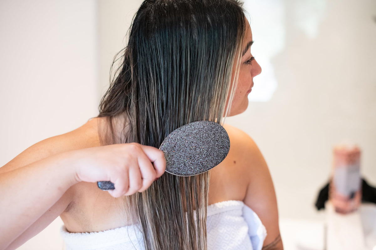 FRAMAR Glitter Hair Brush flexible bristles reduce tugging during detangling.