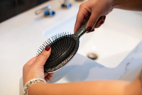 FRAMAR Glitter Hair Brush gift-ready packaging enhances gifting experience.
