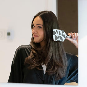 Framar paddle detangler kids-use image emphasizes kid-friendly design for easy brushing.