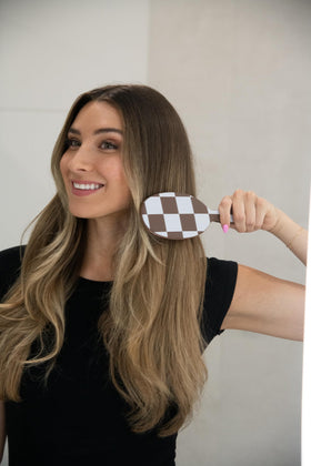 FRAMAR Time-saving brush speeds detangling during morning routines