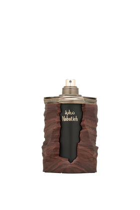 Top notes visual features cardamom, cinnamon, and almond offering a warm opening.