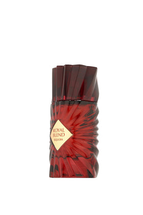 Sequoia spray action releasing a balanced, long-lasting aroma on skin.