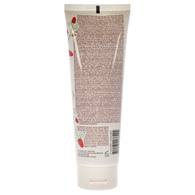 Application demo of Fresh Sugar Strawberry Exfoliating Face Wash highlighting daily exfoliation benefits.