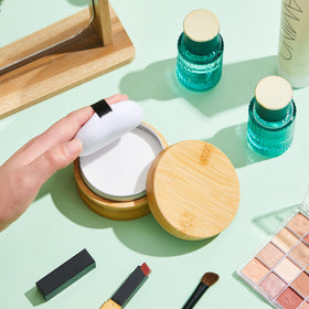 Frienda portable powder jar ideal for travel and compact carry.