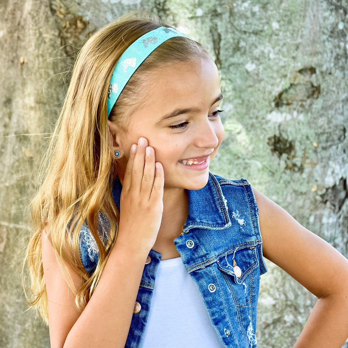 FROG SAC adjustable-back headband fits a range of head sizes.