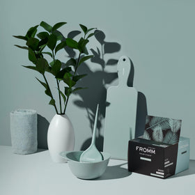 Fromm Color Studio medium-weight foil provides easy grip during coloring.