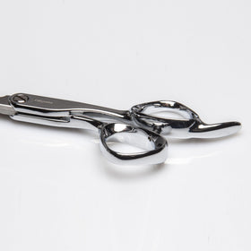 Ergonomic semi-offset handle on Fromm Explore for reduced hand fatigue