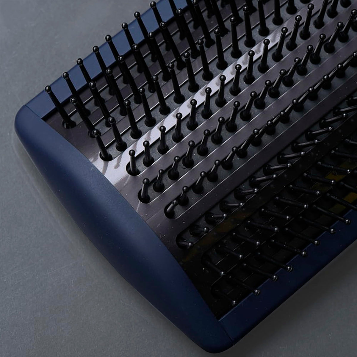 Fromm Intuition anti-static paddle minimizes frizz for sleek results.