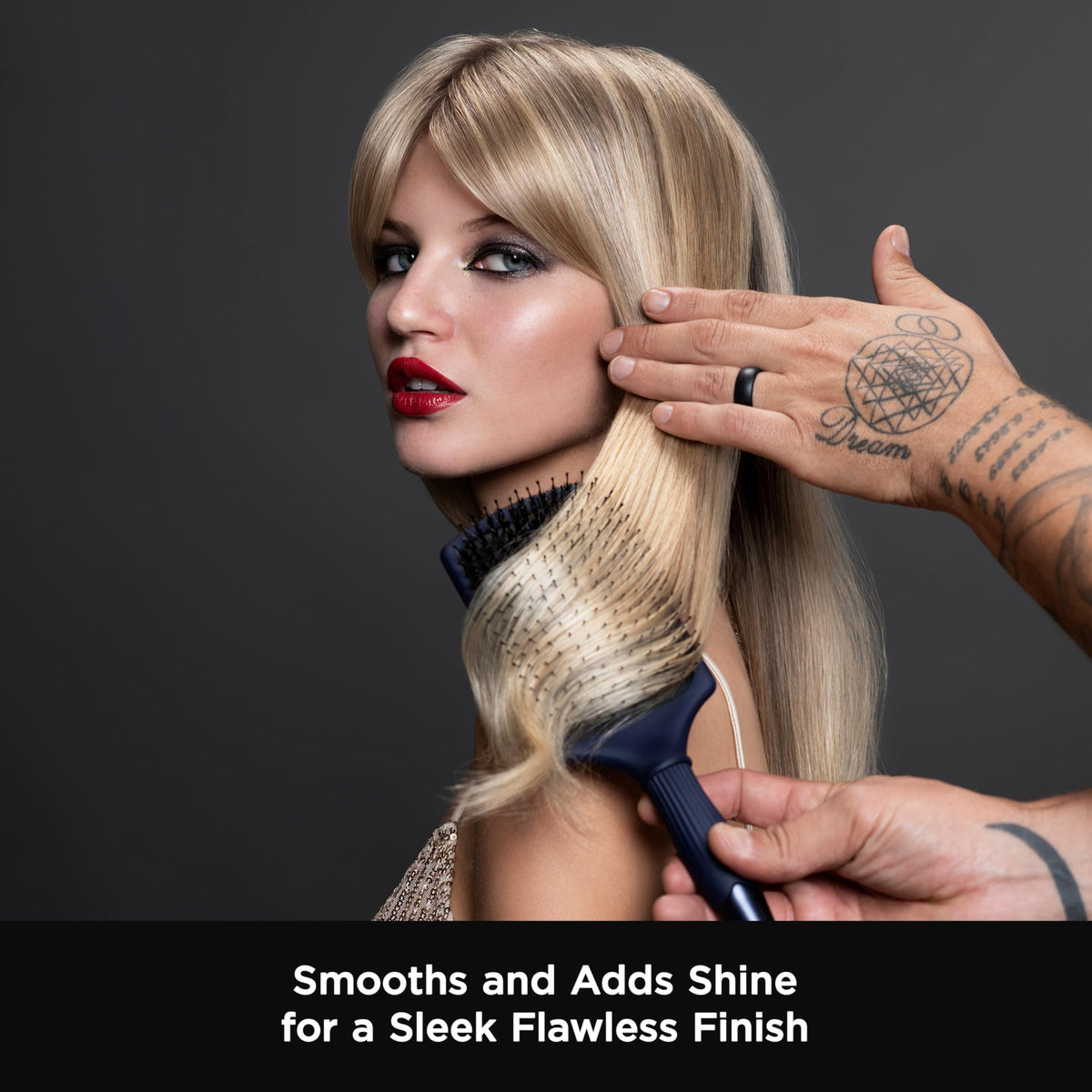 Fromm Intuition Glosser flexible cushion base minimizes tugging during brushing.