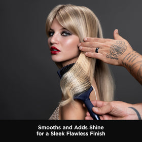 Fromm Intuition Glosser flexible cushion base minimizes tugging during brushing.