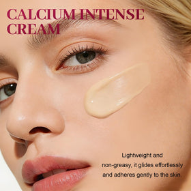 FullMeet Calcium Intense Cream absorbing quickly without a greasy residue.