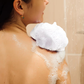Funnymoom quick foaming design delivers rich bubbles for a refreshing wash.