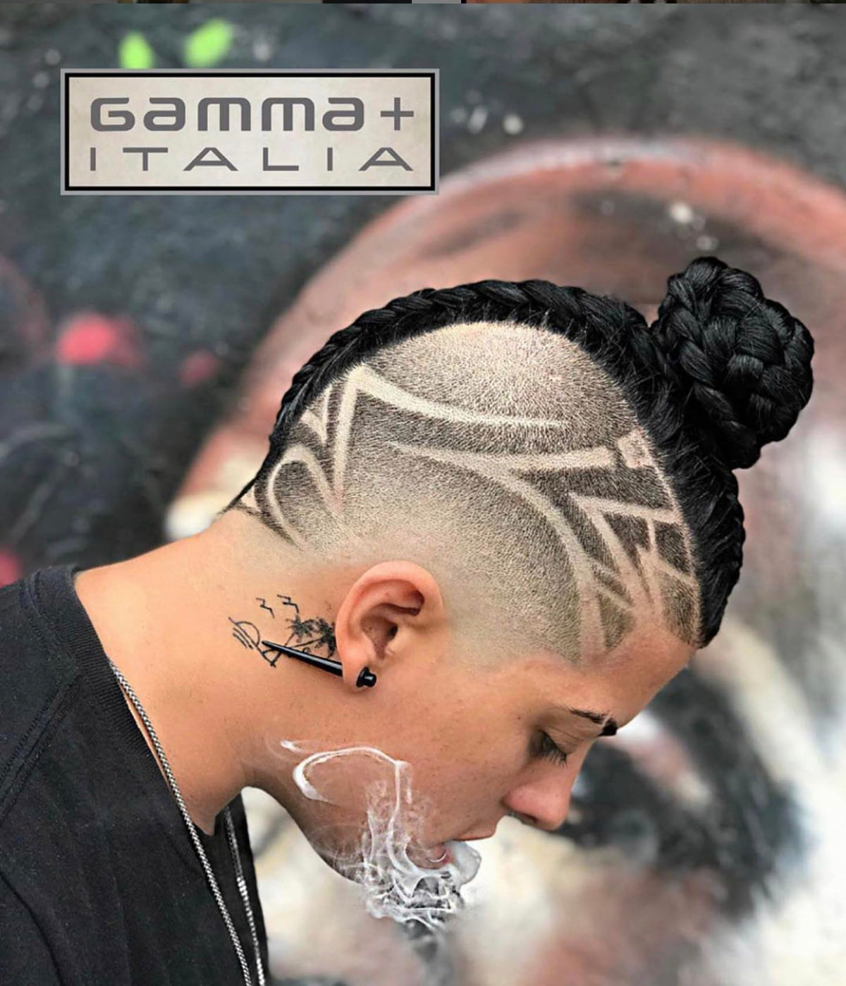 Gamma+ Absolute Hitter charging stand keeps the trimmer powered and ready