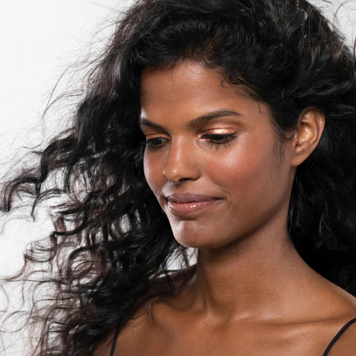 Gen See Bronze Age shade pairs with matte shadows for dimension.
