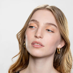 Gen See Melon closeup shows vegan, cruelty-free formula safe for delicate eye area.