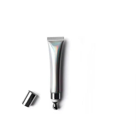 Generic Extreme Lip Plumping Gloss clear gloss close-up with instant volume and shine