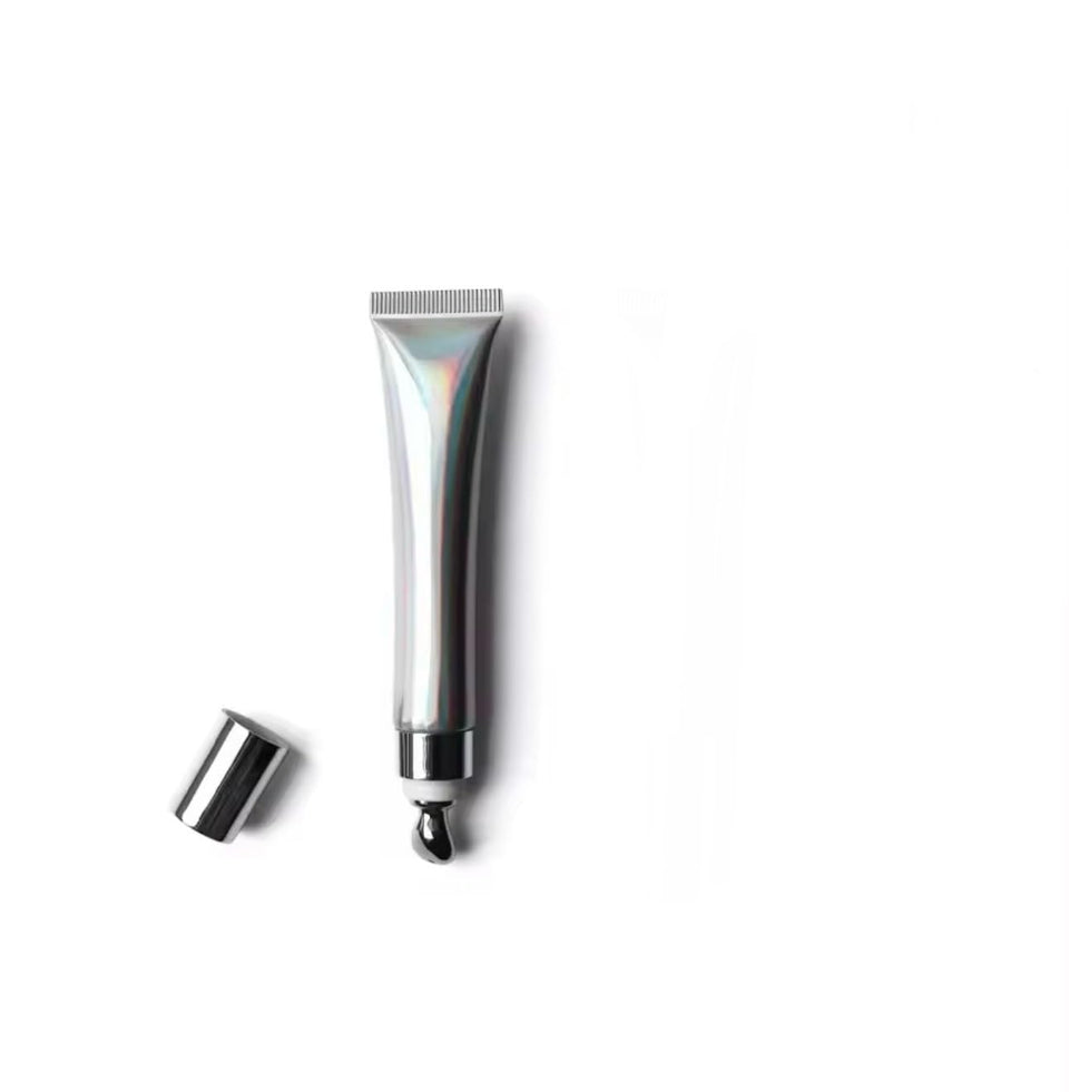 Generic Extreme Lip Plumping Gloss clear gloss close-up with instant volume and shine