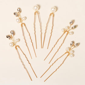 Generic flower girl hair pin set adds a playful bridal touch
