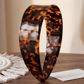 Generic two-piece set shows dark and light tortoise-shell options