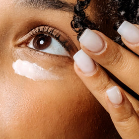 Geologie Anti-Aging Eye Cream pump in action for precise application.