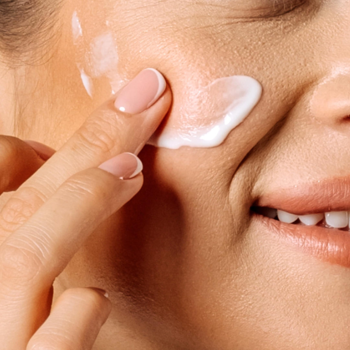 Geologie Retinol Night Cream packaging close-up highlights premium design.