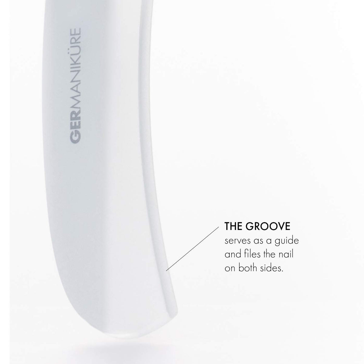 Mooncurve design guides edging with the inner groove for smooth, even results.
