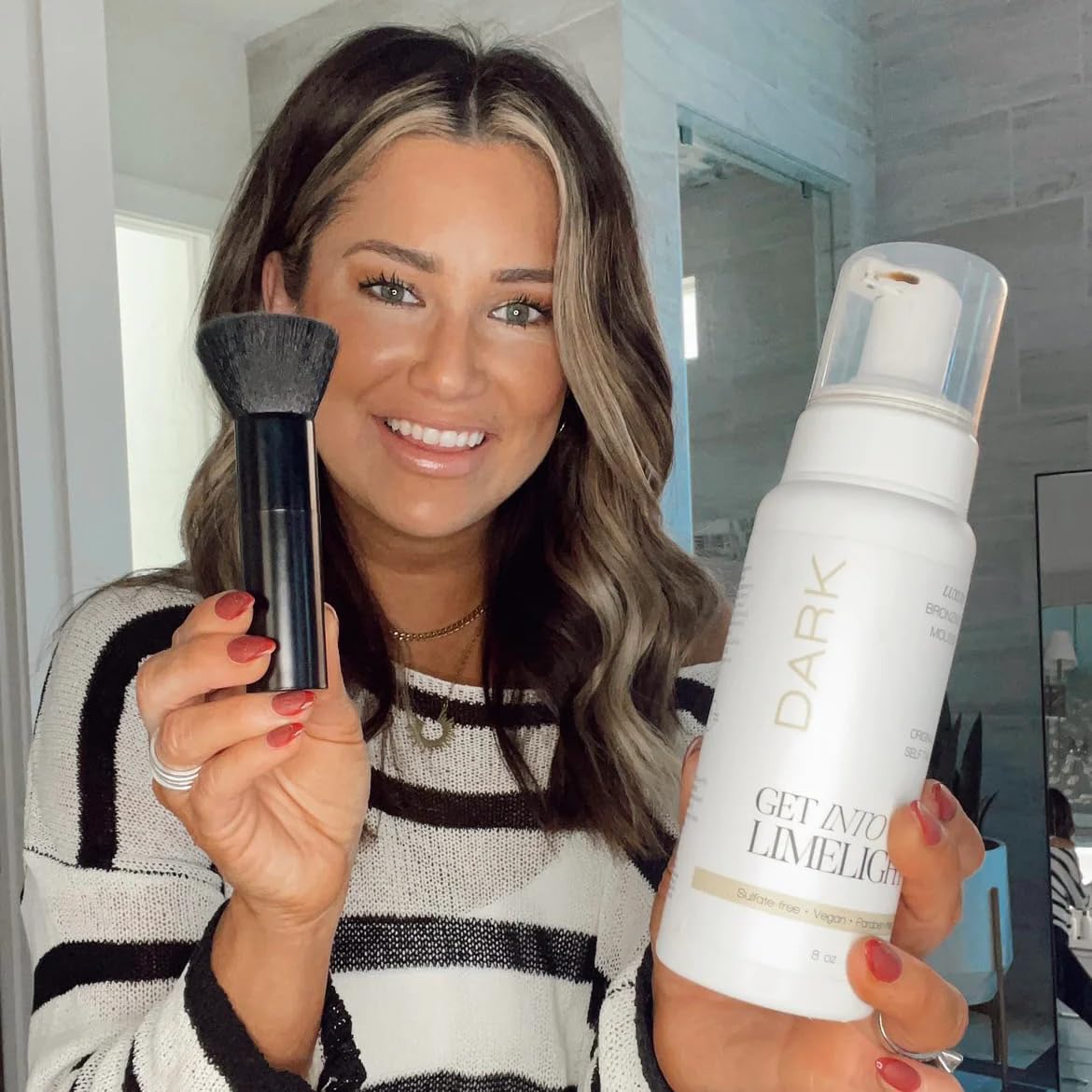 Get Into The Limelight Original Dark Self Tanner transfer-free formula prevents staining.