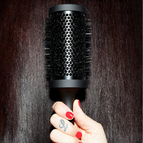 ghd vented brush close-up highlighting heat retention for faster blow-drying