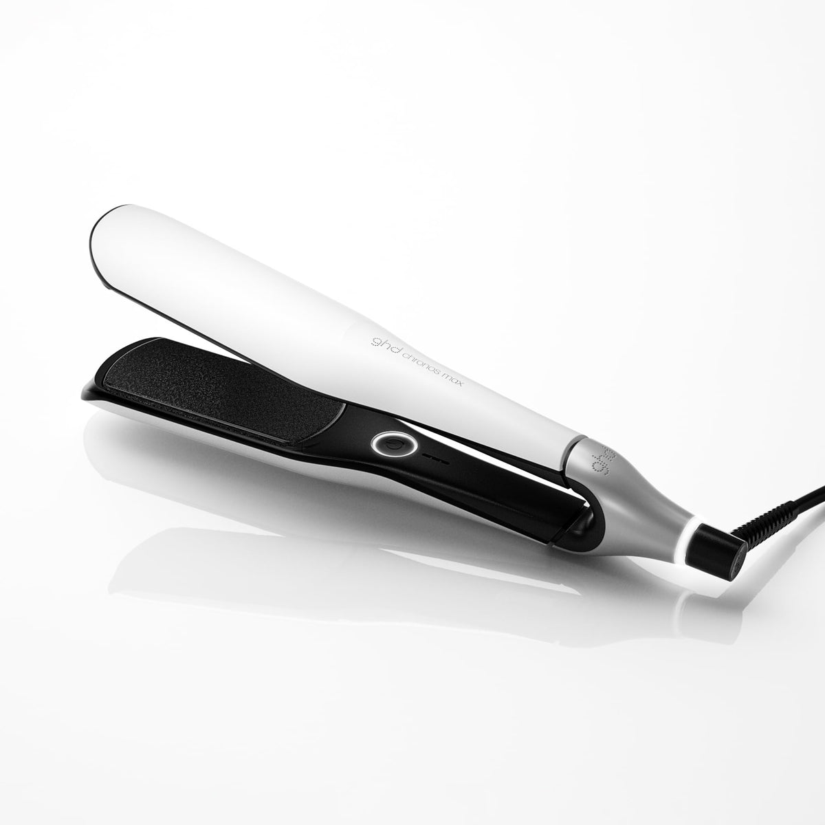 ghd Chronos Styler wide plates close-up for fast, even root-to-tip coverage