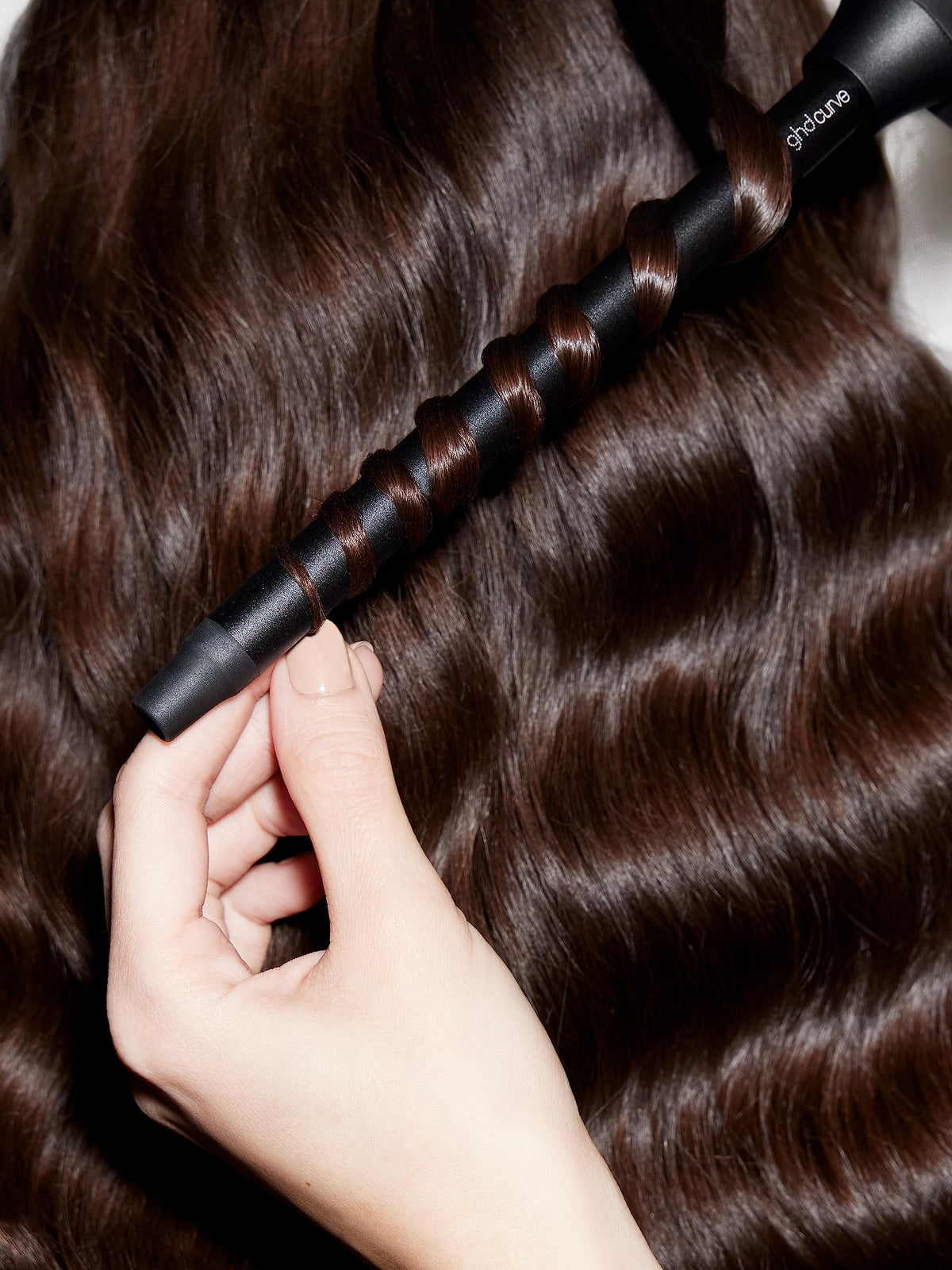 ghd Curve Classic Wave Wand heats up in 30 seconds for quick styling.